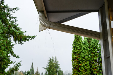 Heavy rainfall overflowing roof gutter and not going down the downspout
