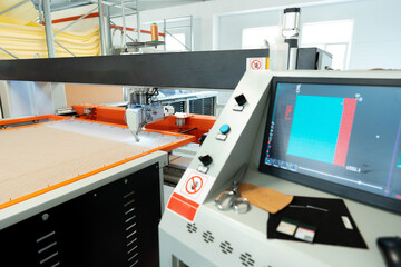 Automatic industrial sewing machine for stitching fabric