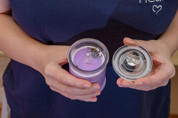 Świeczka lawendowa w szklanym słoiczku z pokrywką 