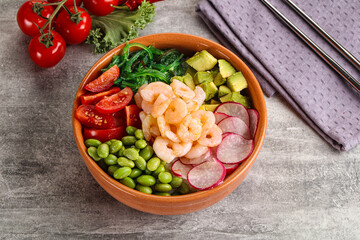 Hawaian cuisine - Poke with cocktail shrimps