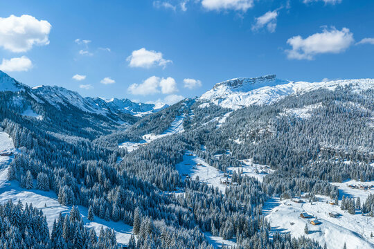 Traumhafter Wintertag im Kleinwalsertal, Ausblick zum Skigebiet am Hohen Ifen