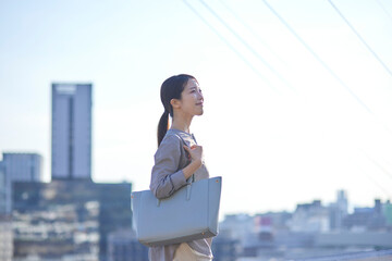 帰宅中の日本人女性