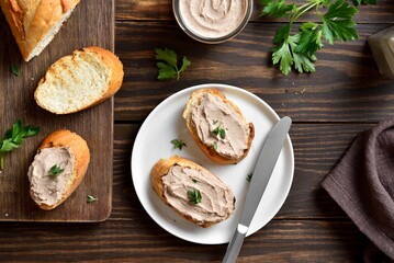 Toasted bread with chicken liver pate