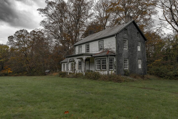 Obraz premium Abandoned farm house in the Delaware Water Gap National Recreation Area