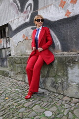 Obraz premium Attractive woman in a red outfit. Kobieta w czerwieni. 