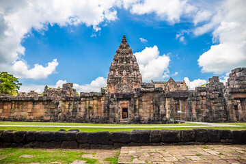 Fototapeta premium Phanom Rung Historical Park is a castle built in the ancient Khmer period located in Buriram Province, Thailand.