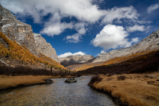 Ganzi Tibetan autonomous prefecture, sichuan province DaoChengYa scenery