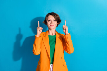 Photo young business lady wear orange stylish blazer indicate fingers up useful tips information...