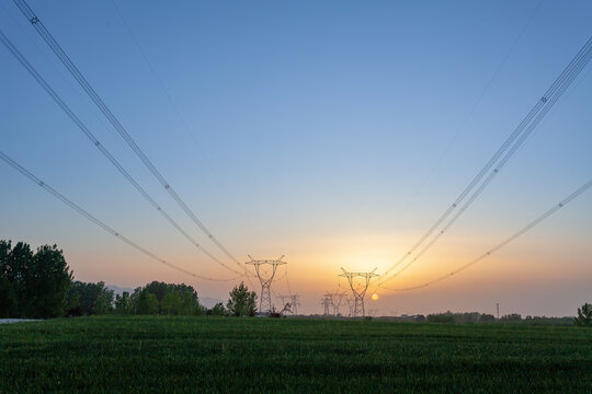 High voltage transmission line
