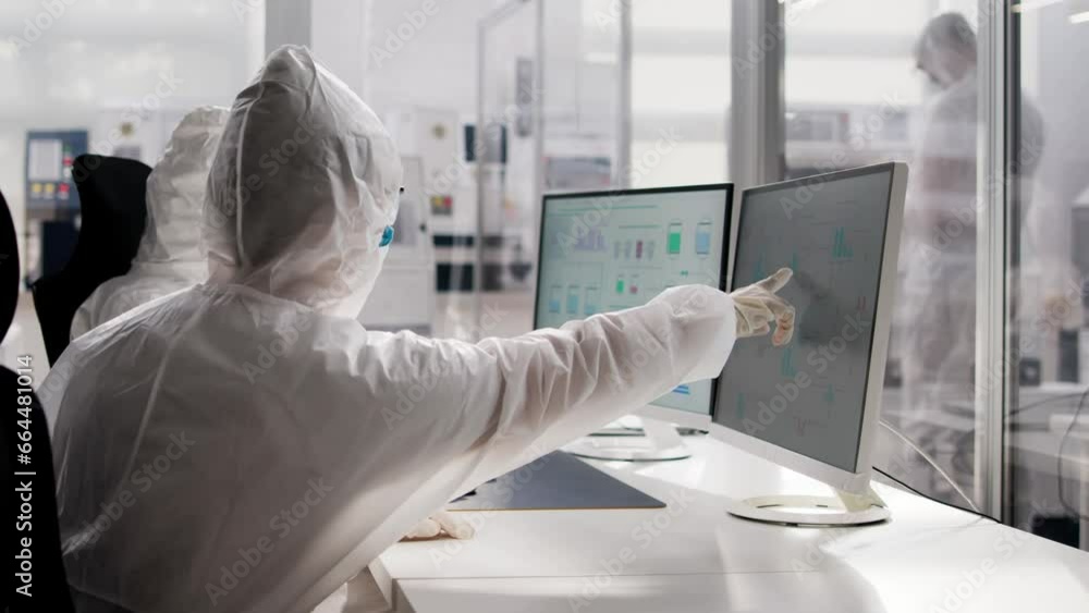 Aufkleber engineer using software technology