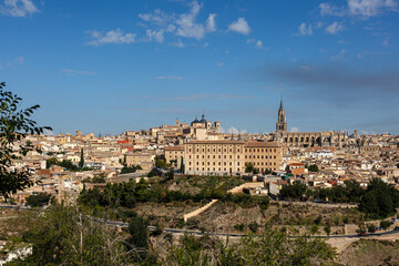 Fototapeta na wymiar Distant view to the old city of Toledo