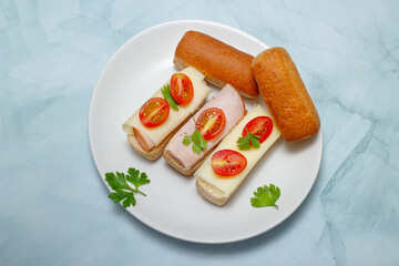 Mini buns or mini bread rolls - in Brazil are called 