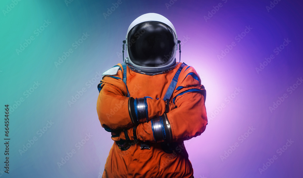 Fototapete spaceman on abstract bright background. astronaut on modern neon background. sci-fi space wallpaper 