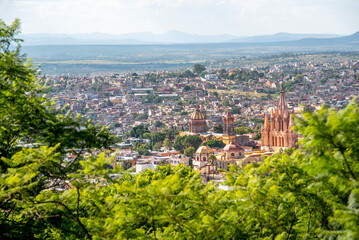 Fototapeta premium View from the viewpoint of Cathedral of San Miguel Arcángel, Parroquia de San Miguel Arcángel and plaza Allende, in of the city of San Miguel De Allende, Mexico. World Heritage Site. 