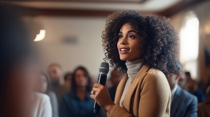 Obraz premium Inspirational young black woman takes the stage, sharing insights and wisdom with a captivated audience. Her impactful conference fosters connection and empowers a diverse crowd. Generative AI