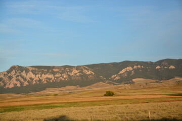Fototapeta na wymiar Wyoming plains with mountains in the background