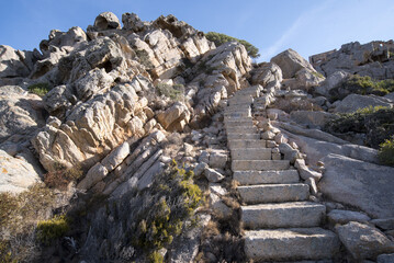 La scala di granito di Monte Tejalone, Caprera