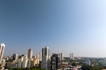 Fototapeta na wymiar Foto aérea do bairro de Cambuí em Campinas, maior cidade no interior de São Paulo, Brasil