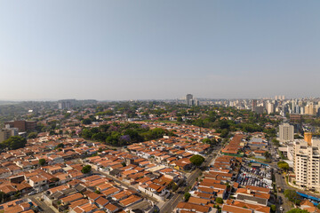 Foto aérea do bairro de Cambuí em Campinas, maior cidade no interior de São Paulo, Brasil