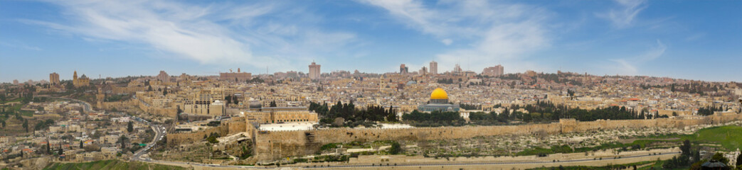 Fototapeta na wymiar Panoramic view of the City of Jerusalem from the Mount of Olives