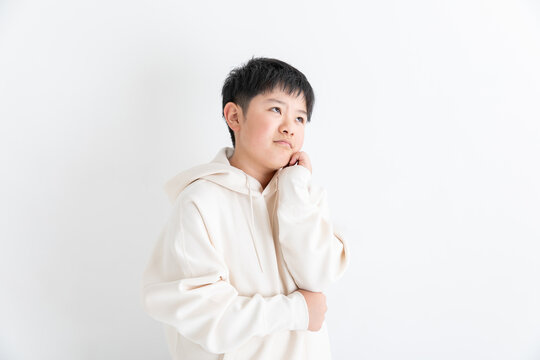 考える男の子　thinking boy