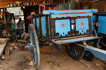 Fabrique de charrettes en bois à Madagascar