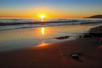 Obraz premium A magnificent sunset at El capitan state beach, California