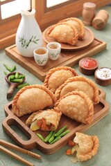 Jalangkote  is a South Sulawesi fried dumpling from Indonesian cuisine, stuffed with rice vermicelli, vegetables, potatoes and eggs. Spicy, sweet and sour sauce will be dipped into prior to be eaten. 