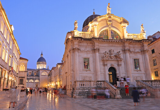 Fototapeta Beautiful romantic streets of old town Dubrovnik during twilight blue hour, Croatia