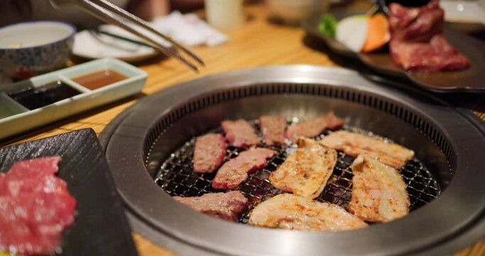 Grill slice of the beef in Japanese yakiniku restaurant