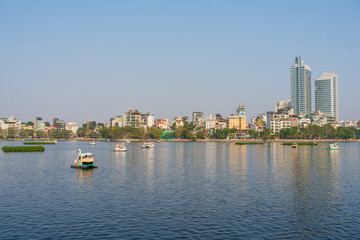 Fototapeta premium Hanoi skyline cityscape in Truc Bach lake with lake and city buildings