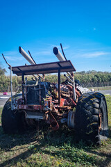 Gros plan sur l'arrière d'un vieux dragster