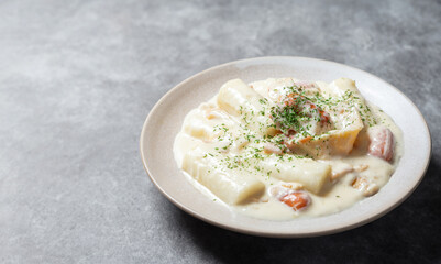Cream sauce tteokbokki on a plate