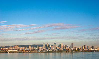 Obraz premium Montreal Skyline on a Clear Summer Day