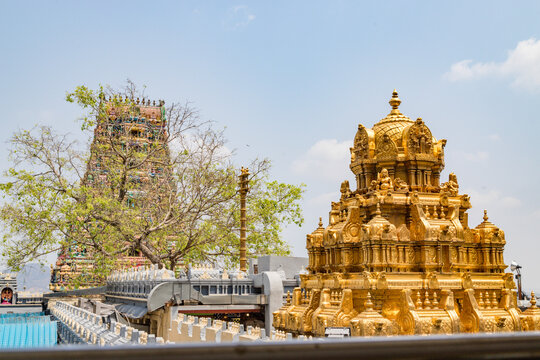 Kanaka durga ammavari golden temple.Kanaka Durgamma Temple Krishna Lanka Karakatta at vijayawada
