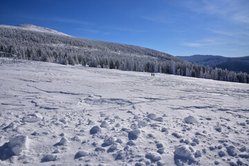 Fototapeta na wymiar Krkonošská zima, sníh, mráz, sluníško