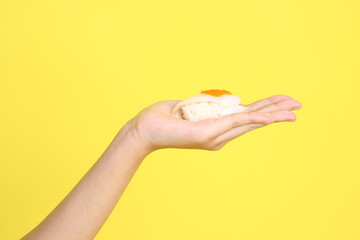 Fototapeta na wymiar Hand with Sushi