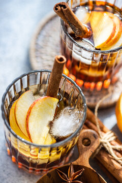 Apple cider cocktails garnish