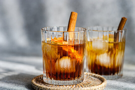 Apple cider cocktails garnish