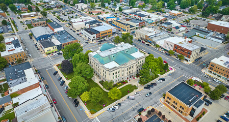 Aerial wide shot of Auburn Indiana city with focus on downtown courthouse - obrazy, fototapety, plakaty