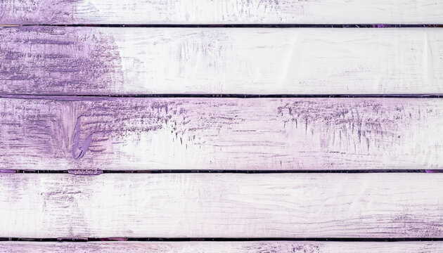 sfondo in vecchie tavole di legno rustico verniciate in bianco e color malva, vista da sopra