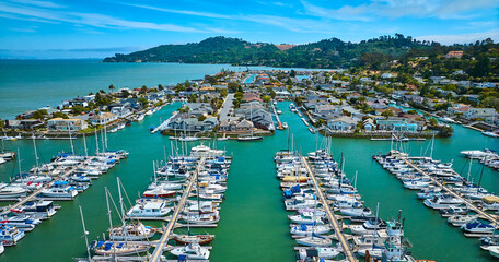 Tiburon Yacht Club boats aerial overlooking waterfront houses in Paradise Cay Yacht Harbor - obrazy, fototapety, plakaty