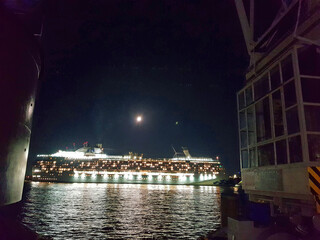 night view of the seaport hamburg