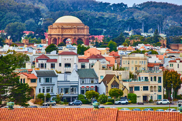 Obraz premium Housing with Palace of Fine Arts Roman architecture rising out of the city