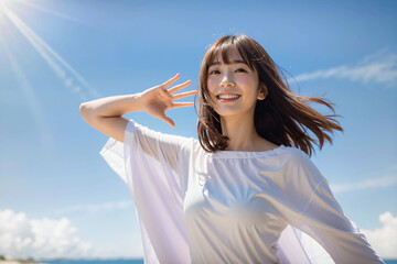 青空をバックに健康的に微笑む白い服の若い日本人女性