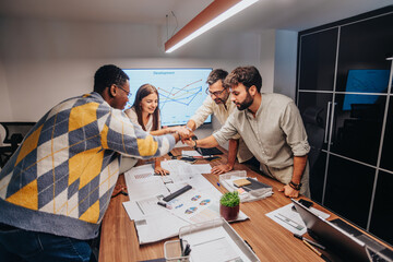 Naklejka premium In a boardroom, architects, engineers, and business professionals collaborate on a multinational project. They discuss blueprints, brainstorm ideas, and work together towards growth and innovation.