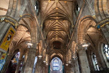 looking up at ceiling and windows at St. Giles Cathedral, Edinburgh, Scotland - obrazy, fototapety, plakaty