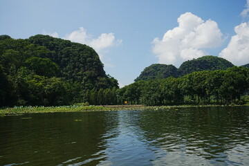 Tam Coc River Boat Tour in Ninh Binh, Vietnam - ベトナム ニンビン タムコック ボート 川下り