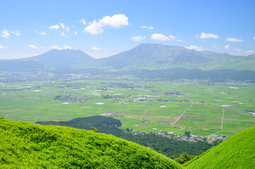 大観峰から望む阿蘇山と根子岳