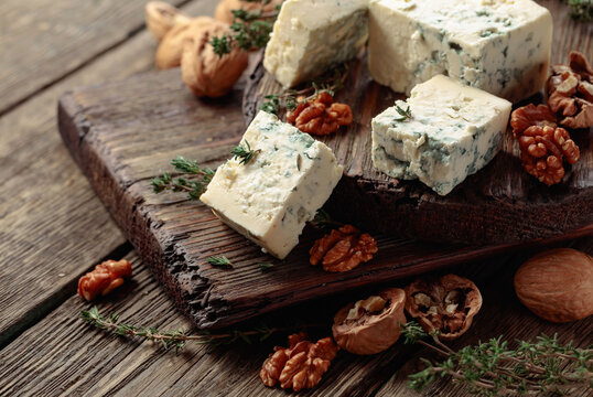 Blue cheese with walnuts and thyme.